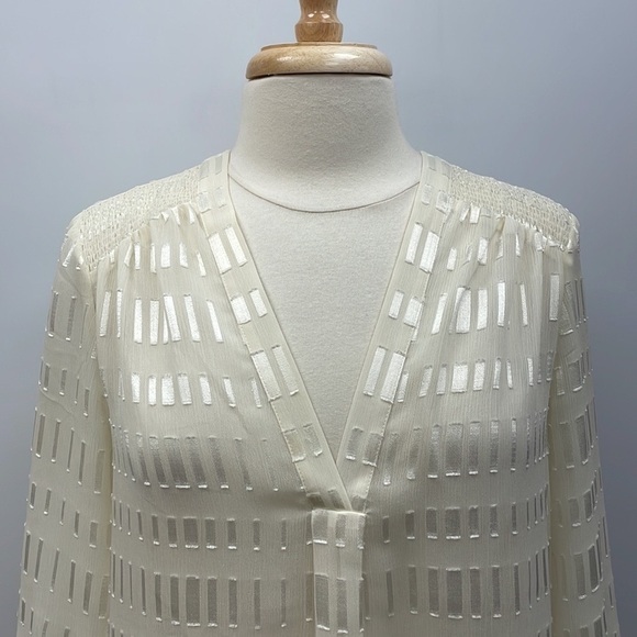 Ann Taylor Geometric Chiffon 3/4 Sleeve Split V-Neck Blouse White XS - Picture 2 of 9